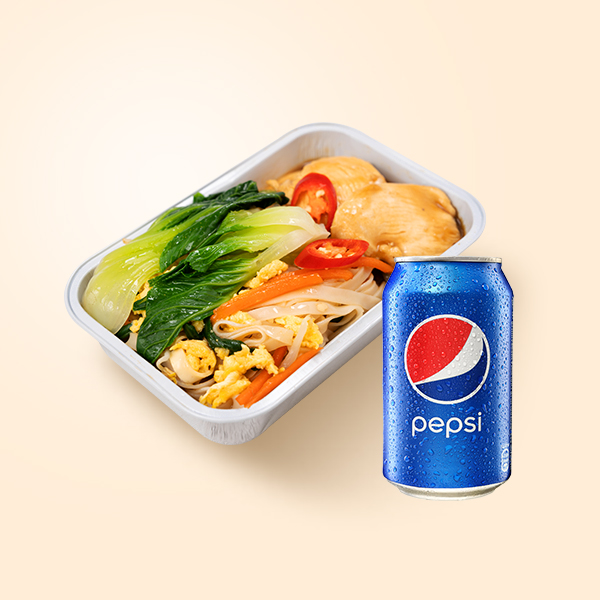 Pad Thai xào ức gà và 1 lon nước ngọt có ga (7 up/Pepsi) <br ><strong>Giá: 95.000 VNĐ</strong>