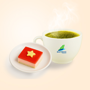 1 cake + 1 cup of matcha latte/coconut cappuccino<br>(Liberated Saigon Set)<br><strong>Price: 70,000 VND</strong>