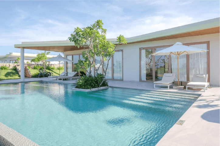 Căn biệt thự bên hồ bơi