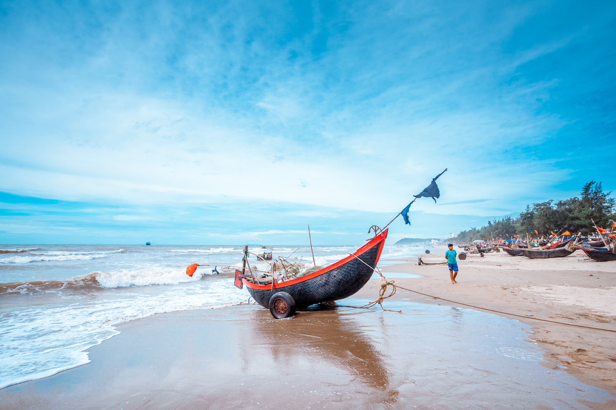 Du lịch bãi biển Hải Tiến: nạp “vitamin sea” cho những ngày làm việc mệt mỏi